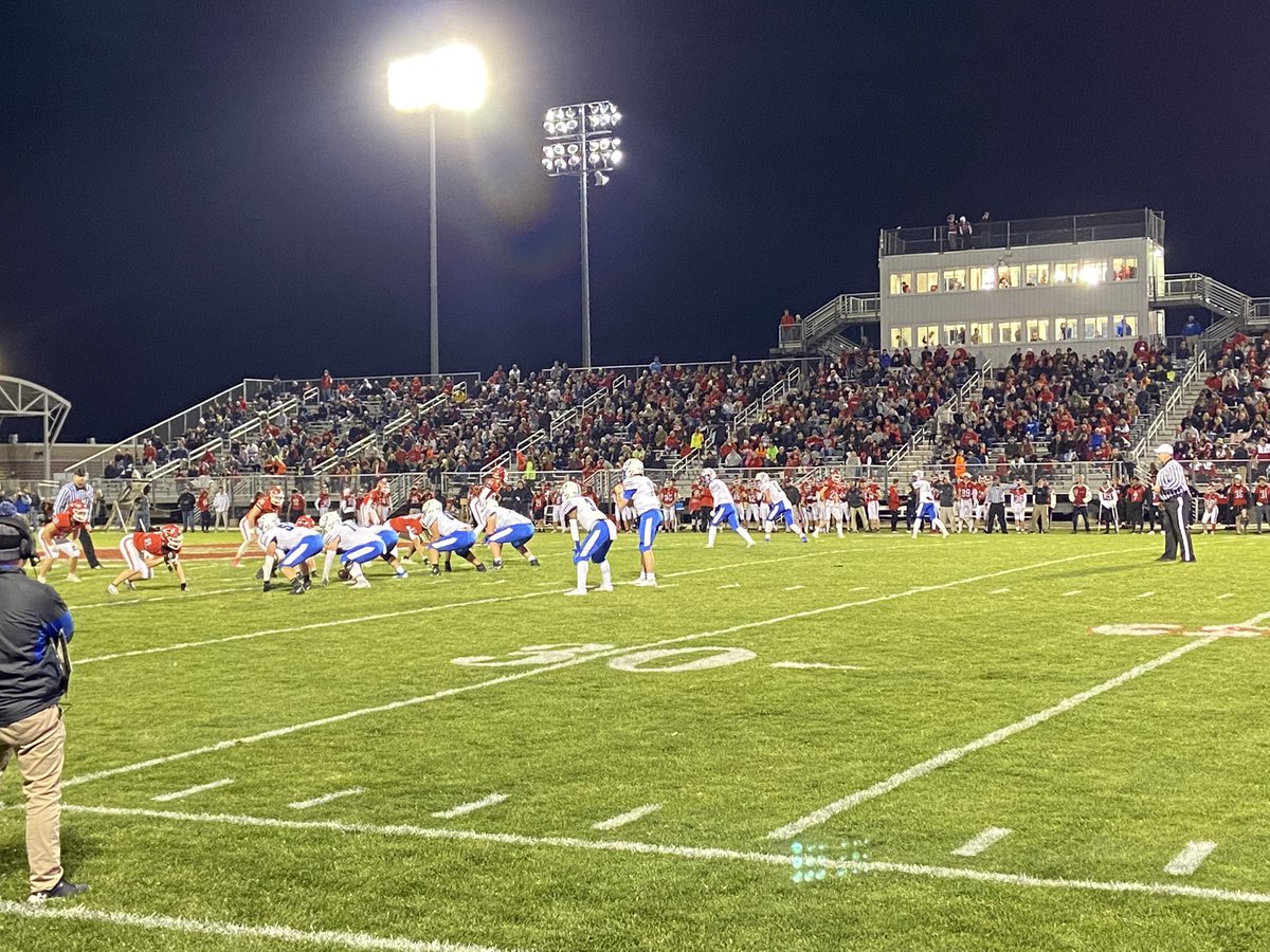 Perfect weather tonight for @IHSA_IL playoff 🏈!! @qhsfootball vs. @GlenwoodFB