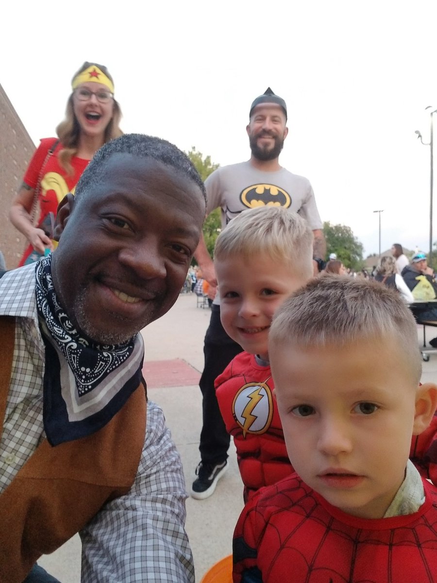 RoderickKing01's tweet photo. A few more pics from the 2022 NeSmith Elementary Fall Festival was a huge success for the entire Community ISD family and friends. #communityisd #nesmithelementary #nes #FESTIVAL #fall @communityisd @NES_Braves @tonya_knowlton @cisdef @CHSBraveNation https://t.co/LZKO6kYiXH
