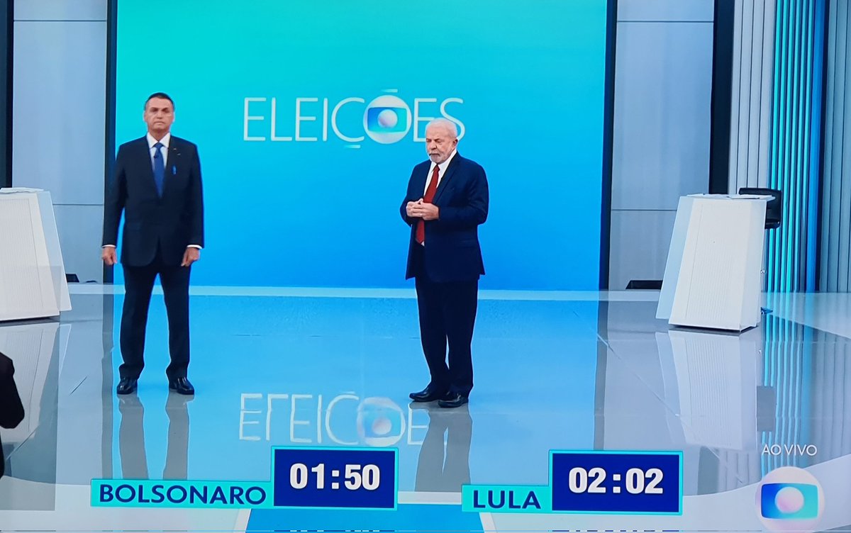 Thales_30's tweet photo. -Lula fica aqui...
-Não quero ficar perto de você!
Será que iria pedir um autógrafo com a caneta azul?

#UOLEleicoes2022 https://t.co/rQIjLvMyVn