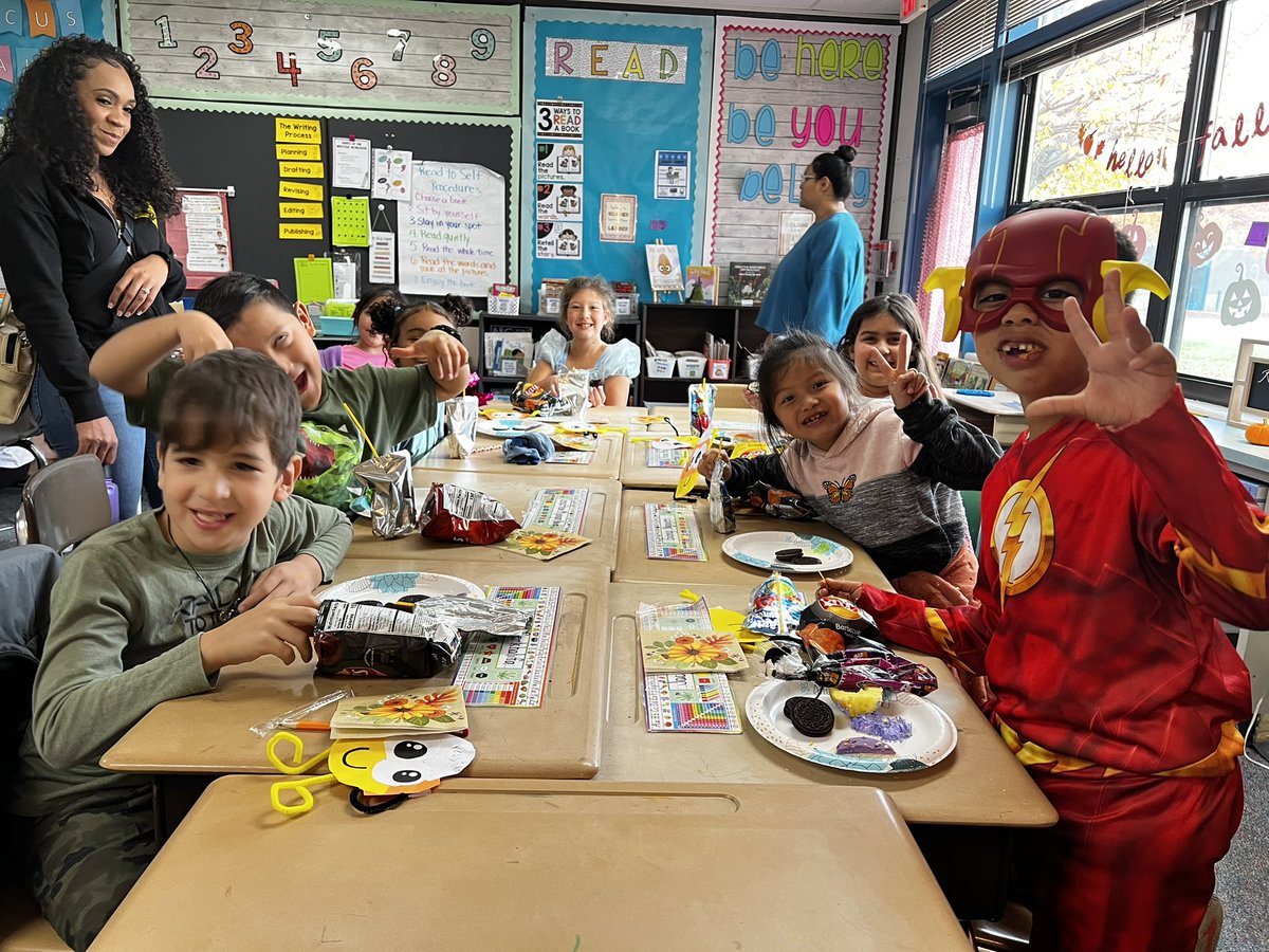 What a week! We had SO much fun in second grade! Our week started out with testing and ended with a field trip and our Fall party! Just look at those faces 😊💙 #BCESBelong <a href="/FCPSBarnett/">Jackie Barnett</a> <a href="/FCPSShiplett/">Christina Shiplett</a> @FCPSFerris