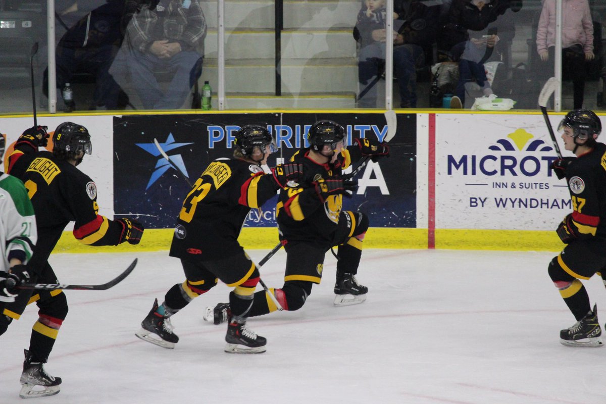 mjhlWolverines's tweet photo. Kurt Rookes first MJHL goal!! It’s tied up at 1! https://t.co/xLLC8vyrUQ