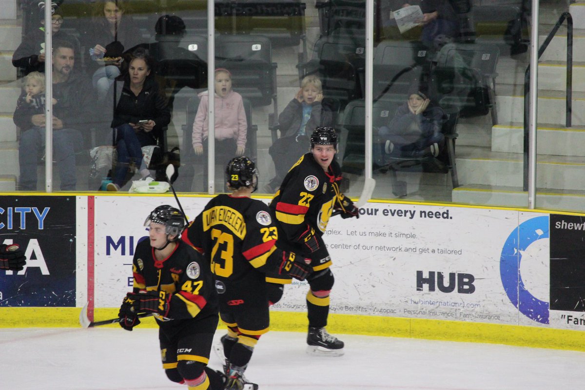 mjhlWolverines's tweet photo. Kurt Rookes first MJHL goal!! It’s tied up at 1! https://t.co/xLLC8vyrUQ