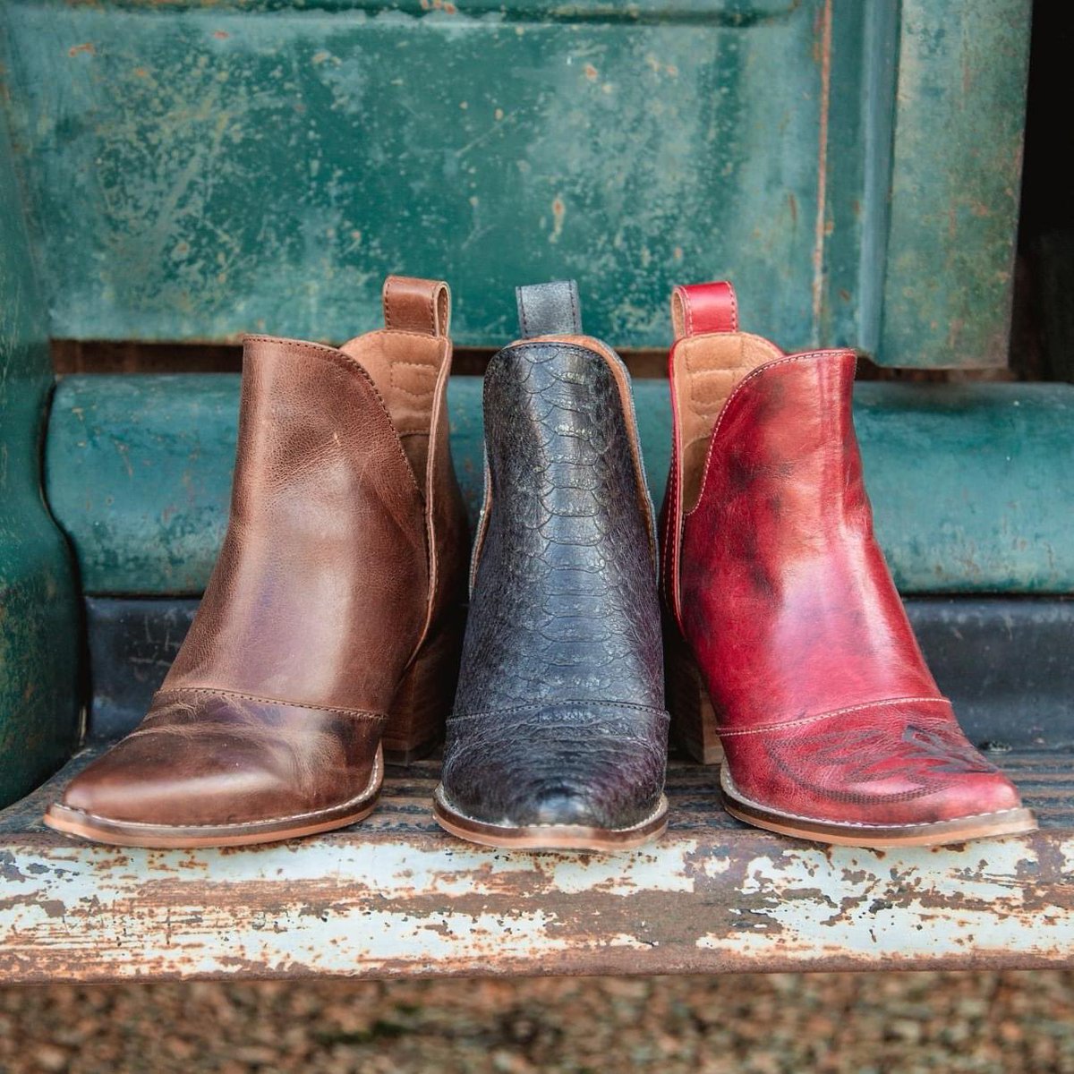 Comfortable for all-day wear, the booties in our Miss Enid Collection will pair perfectly with any outfit! 🤩

Shop these styles with your local retailer 👉 bit.ly/NoconaBootsRet…