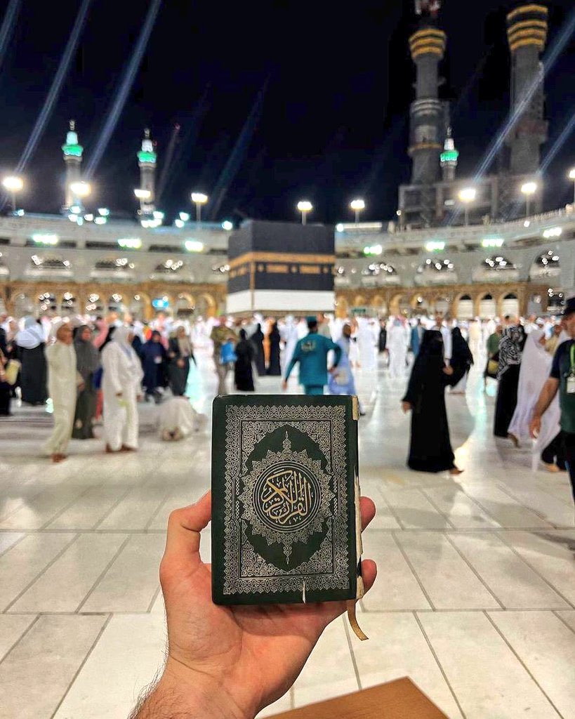 HolyMakkah01's tweet photo. کتاب اور کتاب کا مالک https://t.co/wUeWWRtllV