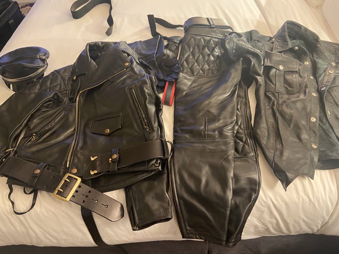 Who wants to help me get dressed?  Debuting my new Langlitz tonight in PS! https://t.co/HFmQlk6lpw<a href="/tag/claw21"class="tags"><span>#claw21</span></a>