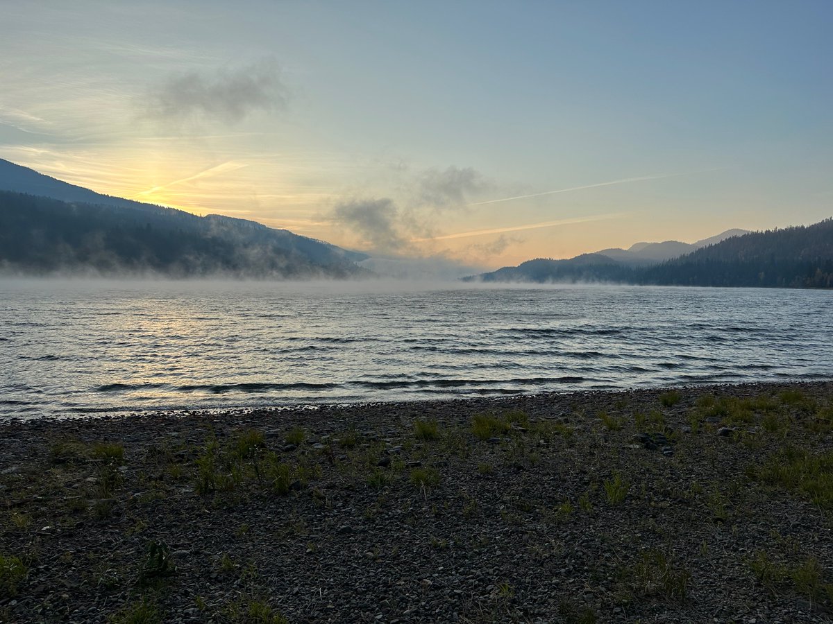 goearthly's tweet photo. Bigfork, Montana📍#YourWorldFreshEyes #GoEarthly #Montana #Bigfork  #Lake #USA  #travel  #swanlake https://t.co/YZgKUWWnY6