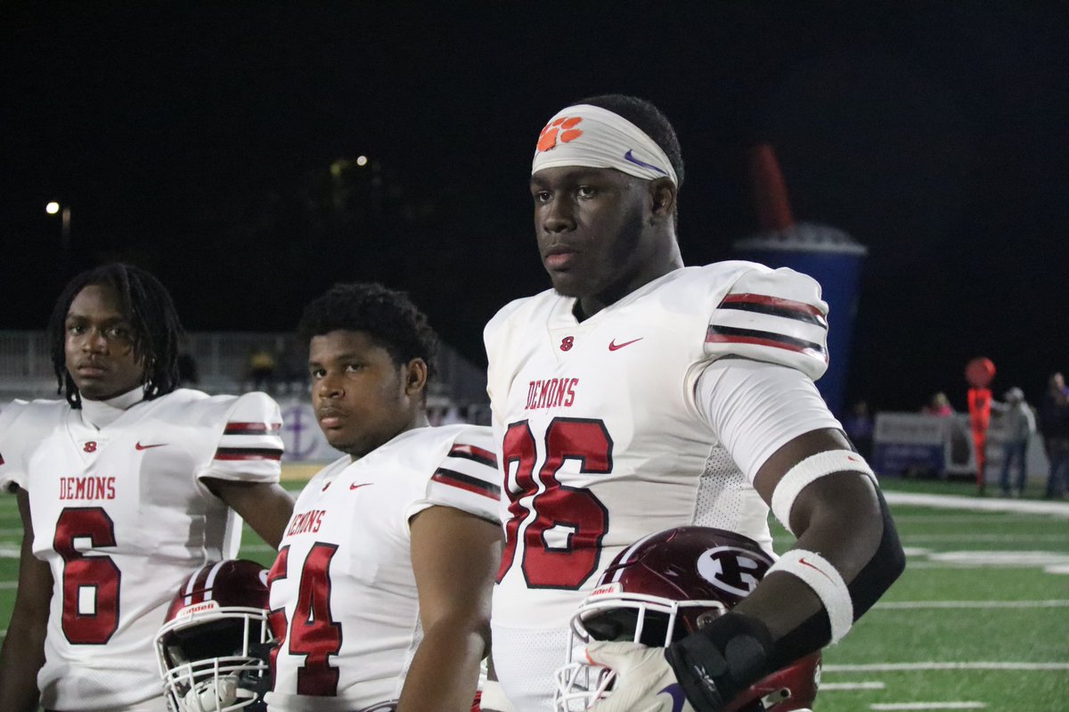 Luke Winstel (@lukewinstel) on Twitter photo 2022-10-29 01:11:15 #Clemson 4⭐️ commit - #86 @VictorBurley2 is a captain for Warner Robins (Ga.). At 6’5, 292lbs - he sure does stand out on the field. He’s donning a Clemson headband & gloves tonight. | @ClemsonSports #Clemson 4⭐️ commit - #86 @VictorBurley2 is a captain for Warner Robins (Ga.). At 6’5, 292lbs - he sure does stand out on the field. He’s donning a Clemson headband & gloves tonight. | @ClemsonSports