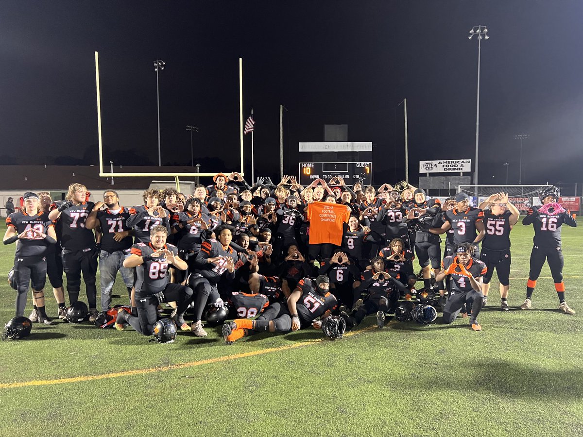 Cats finish the regular season 9-1 and UNDEFEATED in conference! Here are your 2022 MEC Conference Champs!!! 🔶🔶🔶 #Stylepointsdontmatter