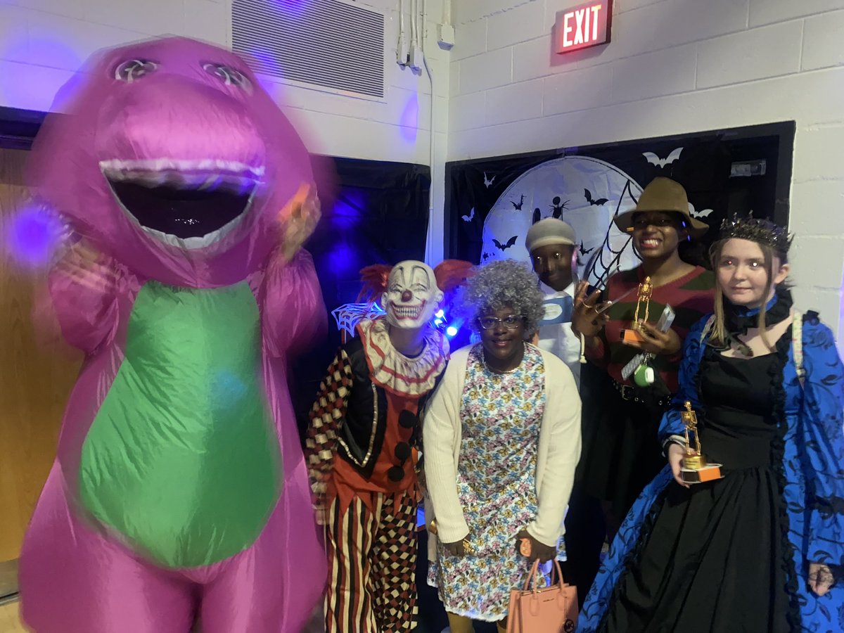 Costume contest winners! Barney, scary clown, Granny, Steve Harvey, Freddy Krueger, and the Queen! 🎃🕸️💚🖤 Congrats! Shoutout to <a href="/Shaw_Deb86/">Deborah</a> and the NJHS club for a wonderful dance tonight! #Allin #RaiderPride