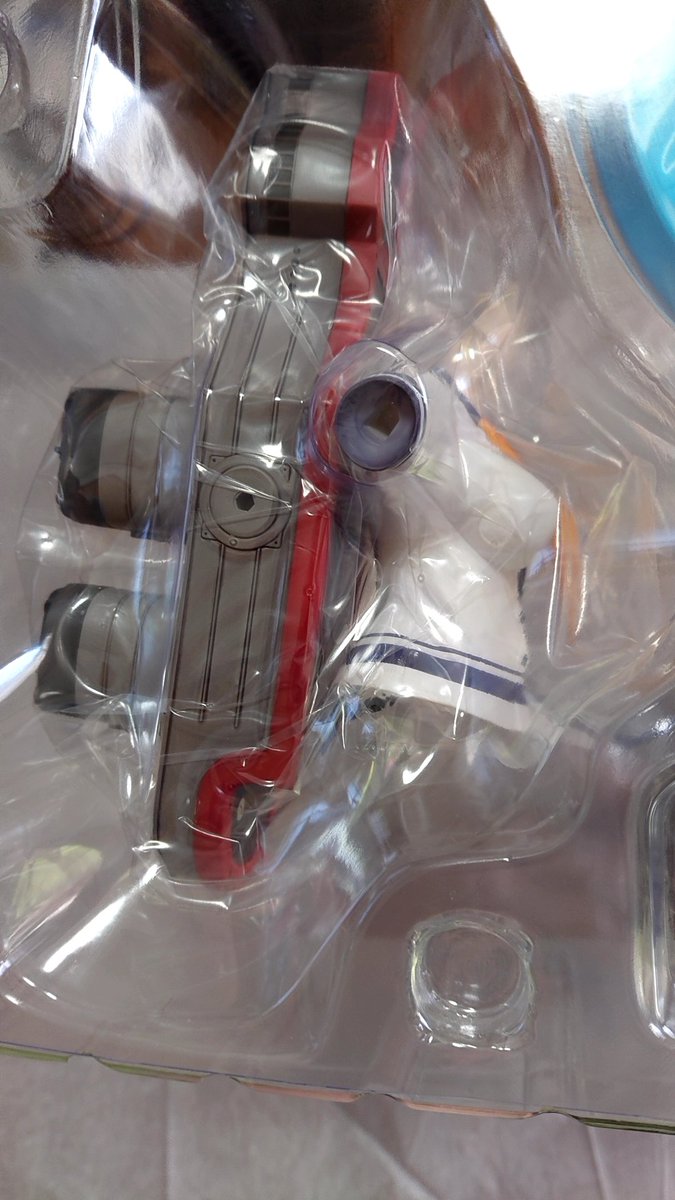 あーっなるほど!
取り外し可能な艤装じゃなくて
艤装無しと艤装付きで上半身丸ごと 
入れ換える仕様なのか!
どっちで飾るか
折角だしフル装備かな
細いパーツ多くて破損怖いけど 