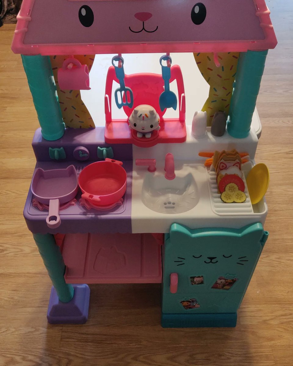draginzwing's tweet photo. My daughter and her friends love this cooking with Cakey kitchen. #Treason, #Gabbysdollhouse
@Tryazon, @SpinMaster https://t.co/sedMj1smyC