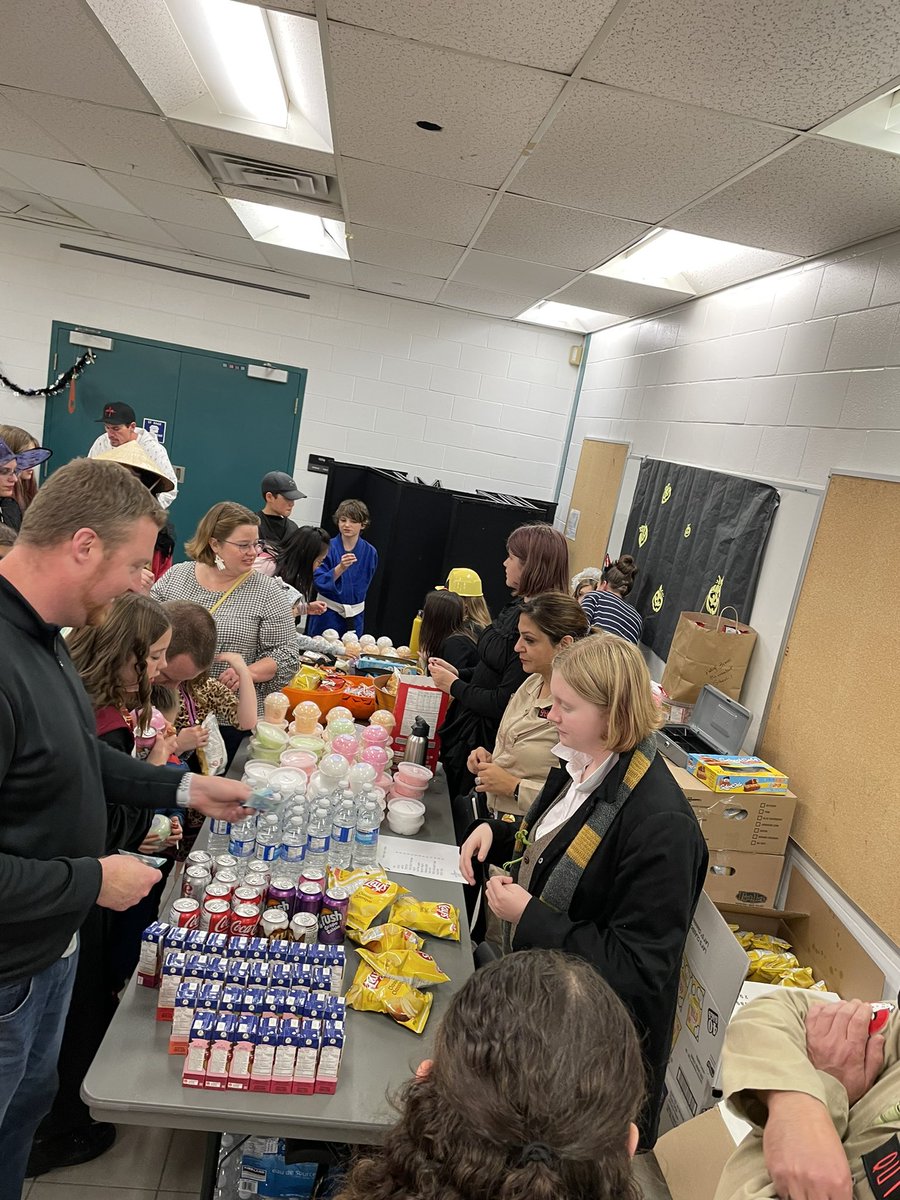 Cake raffle, carved pumpkin auction &amp; more, loads of fun. Thanks <a href="/FallingbrookPTC/">FallingbrookPTC</a>