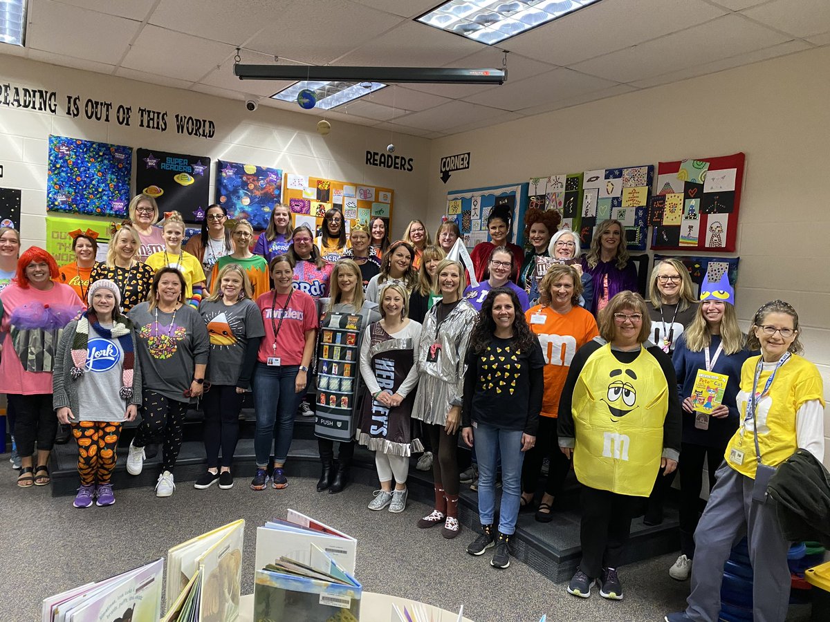 BrendaBaschRW's tweet photo. Rushwood Staff is “sweet”! Happy Halloween from Rushwood 🖤🧡 https://t.co/8fPJN1ZAJk
