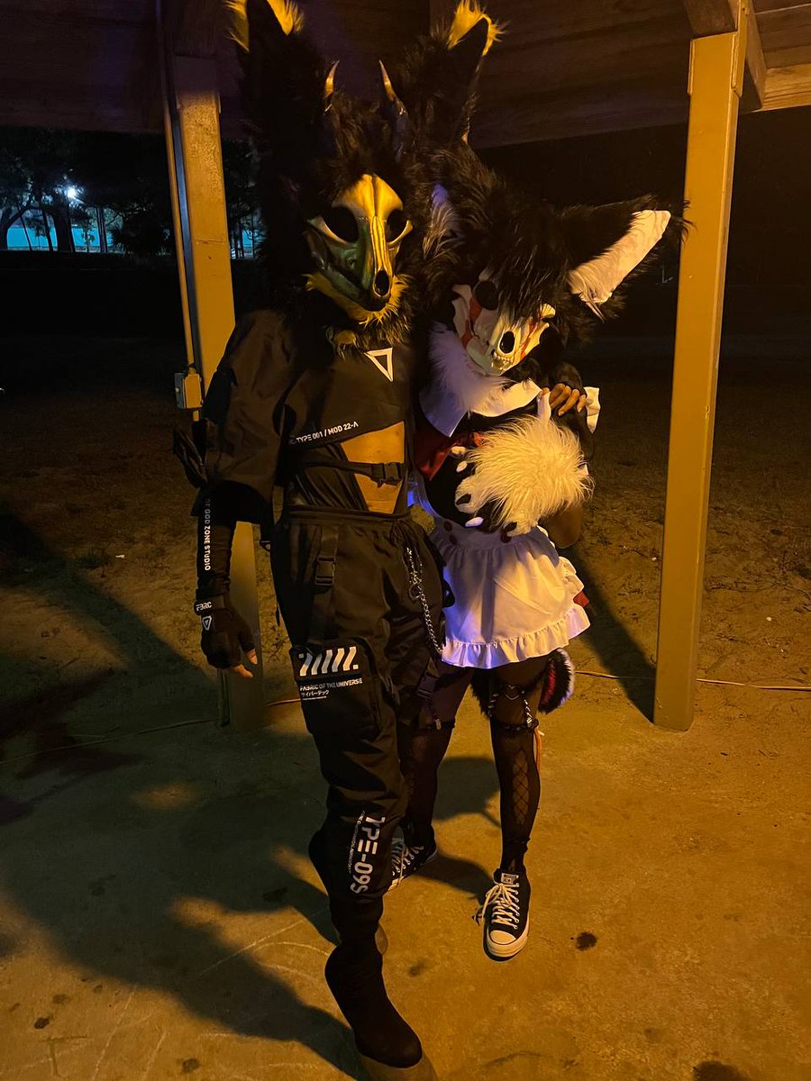 Syrian19928076's tweet photo. #furry #Fursuitsaturday #fursuiter #skulldog #techwear #streetwear #skullsuiter #skulls #skully https://t.co/zBC7gPD8jb