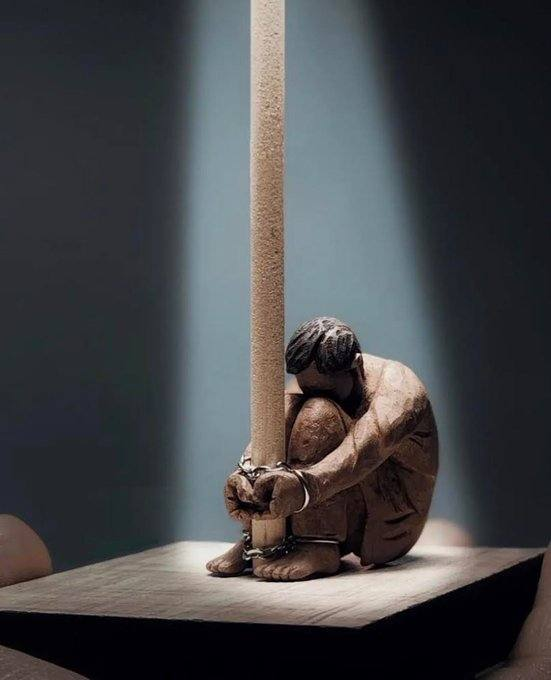 HHamidia's tweet photo. این چند وقت مرگ‌های زیادی رو دیدیم. هریکی جوری دردناک بودند و اشکمونو در‌ آوردن.
اما به نظر من، اندوهناکترین مرگ، مرگ جوان بلوچ #خدانور_لجعی بود.
#مهسا_امینی https://t.co/h3xxPh6FbN