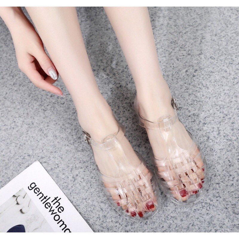 iwear_this's tweet photo. rekomendasi sepatu sendal jelly ala M*lissa Shoes under 100k🥹🫶🏻 OMOO ini lucu banget dan murah! bisa buat jalan atau main😆 🔗 https://t.co/IuksY5kWPP https://t.co/R2KAKpMhuy
