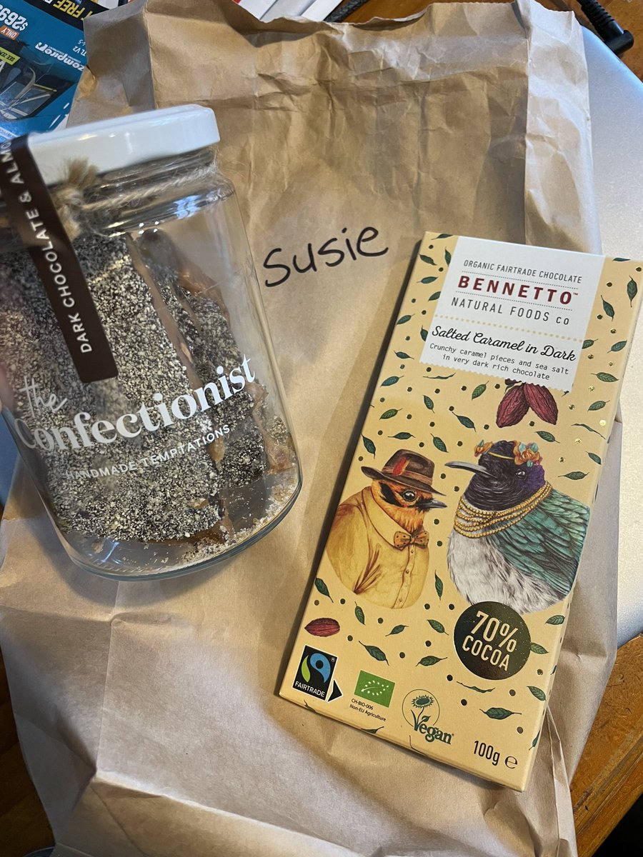 Love my AB farmers that show their appreciation for my work; even if they don’t support their own industry and give me vegan 🌱 chocolate 😂😂 Must be because all the good dairy chocolate was sold out in the store, eh <a href="/george_cawte/">George Cawte🧢</a> 😜😜😜 Thanks again for another great AB season.