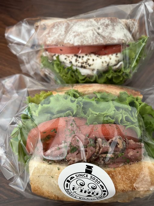 最後はサンドウィッチ🥪😆✌️

初めてのパン屋で買った😊🥪 