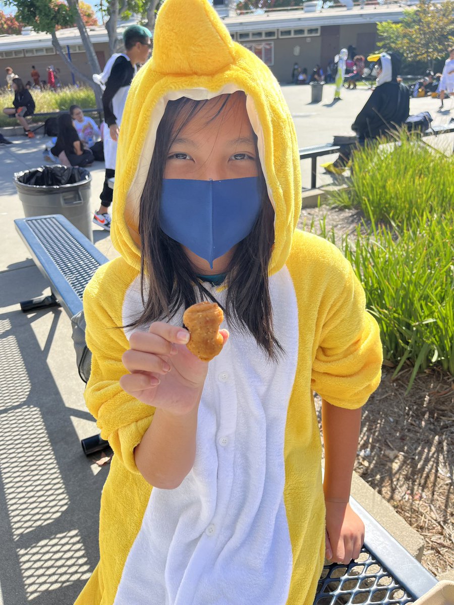 <a href="/SDFarmtoSchool/">SDUSD Farm to School</a> How do you feel about a chicken 🐔 eating a chicken nugget?!