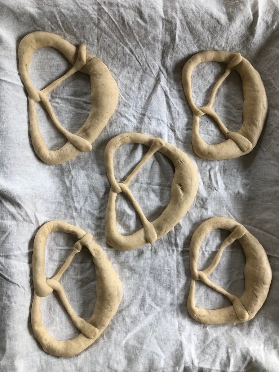 #tlwz #wowdw 

Im Rahmen des Schulprojekts „Schule als Staat“ mit hochmotivierten und engagierten Schüler:innen in fünf Tagen 1200 leckere Brezeln gebacken und verkauft. Umsatzstärkster Betrieb, stolze und glückliche Kinder, jetzt erstmal Herbstferien!

ploetzblog.de/2017/07/29/alm…