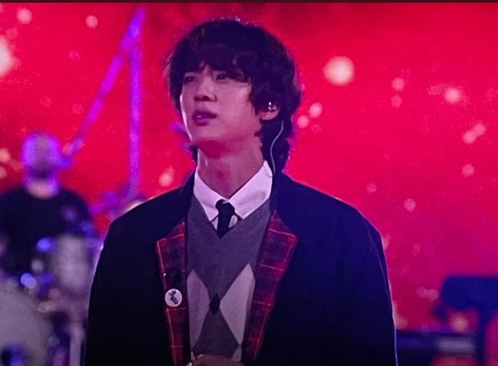 tero_bts's tweet photo. Dear seokjin idk how to put this in words everytime time i try to say something i always end up crying  becuz you're full of love and no words cn describe it,thank you so much for everything you do for us i wish you know how amazing &amp;wonderful person you are 
#JIN #JINASTRONAUT https://t.co/CymOjwgovm