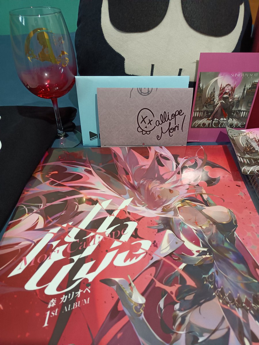 voltikus's tweet photo. HEY DAD! THANKS FOR DROPPING THE MERCH! LOVE YA โค๏ธ๐ #moricalliope #callioP #callillust #calli3DBD #calliope1stEP #unalive #shinigaminote #deadbeat https://t.co/BruzdQb4f4