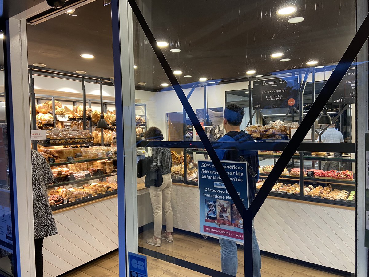 A la rencontre des clients Carquefoliens de la boulangerie La Folie Gourmande, avec Le Moulin de Cadillac, ce matin on met en avant des filières locales #minoterieguenego <a href="/agriculteursBzh/">AgriculteursBretagne</a>