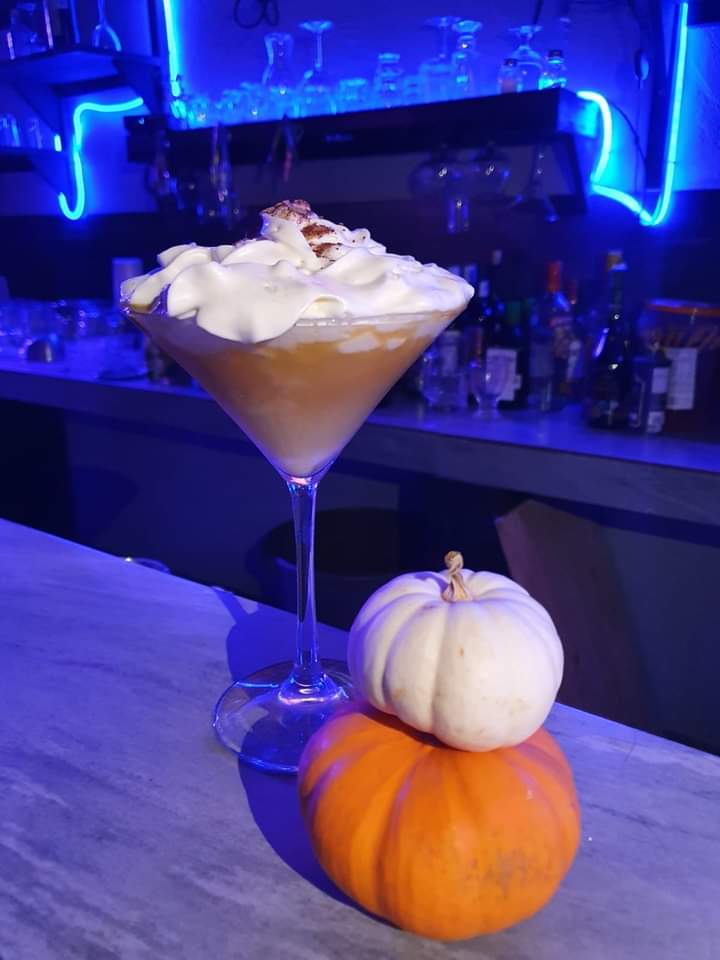 hgvicky01's tweet photo. .@CaniracDgo el restaurant bar Dharma ofrece está bebida de.
 otoño a sus comensales hecha con calabaza y miel de maple #lerdo @elac_ https://t.co/adD181NluB
