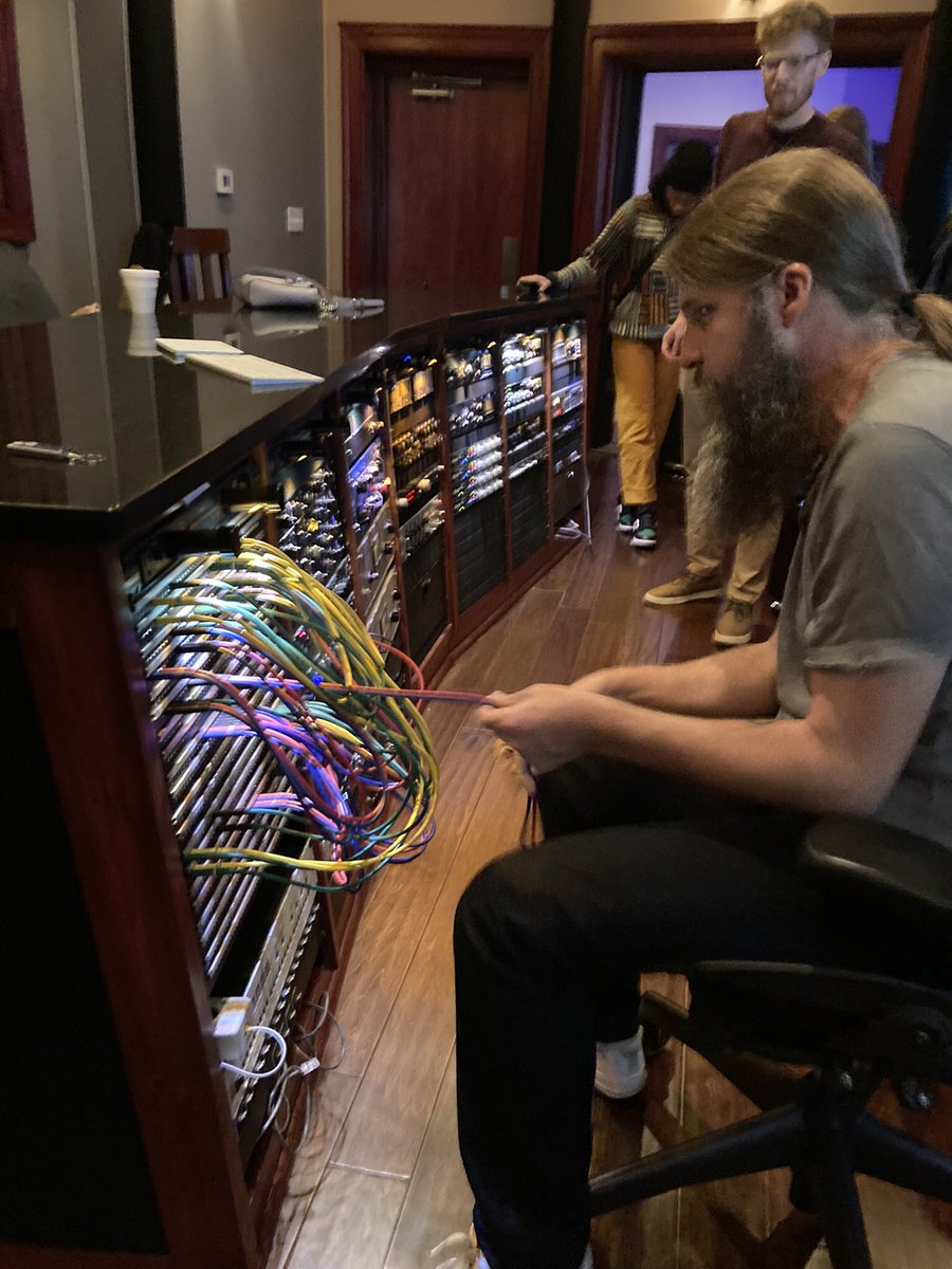darausf's tweet photo. Amazing day with Matt and Ty at VSOP Studios as day 1 of the SEA Conference! Truly inspiring…
#recordingstudio #vsopstudios #audioengineer #musicproduction #seaconference #darausf #UofStFrancis https://t.co/WAfIeZWwGK