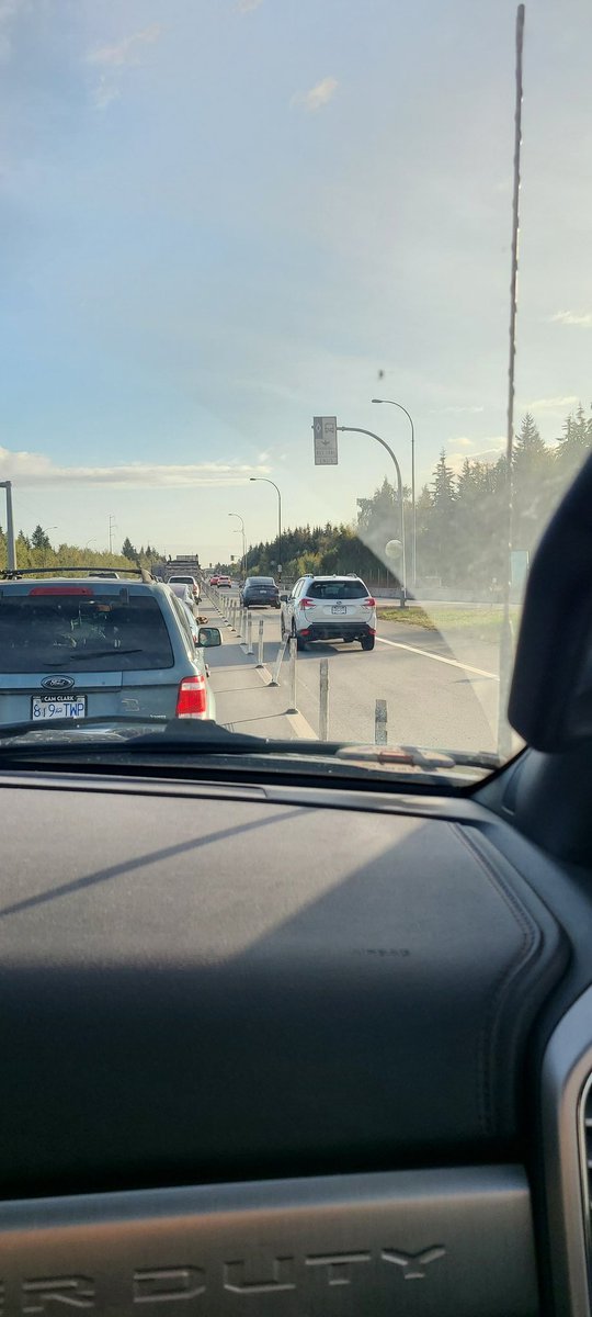 katiedafoe's tweet photo. Lost count of how many cars think they're busses on #BCHwy99 eastbound before the #MasseyTunnel. Perfect spot for the @RichmondRCMP to set up. They'd be busy https://t.co/KsNYkq0YY0