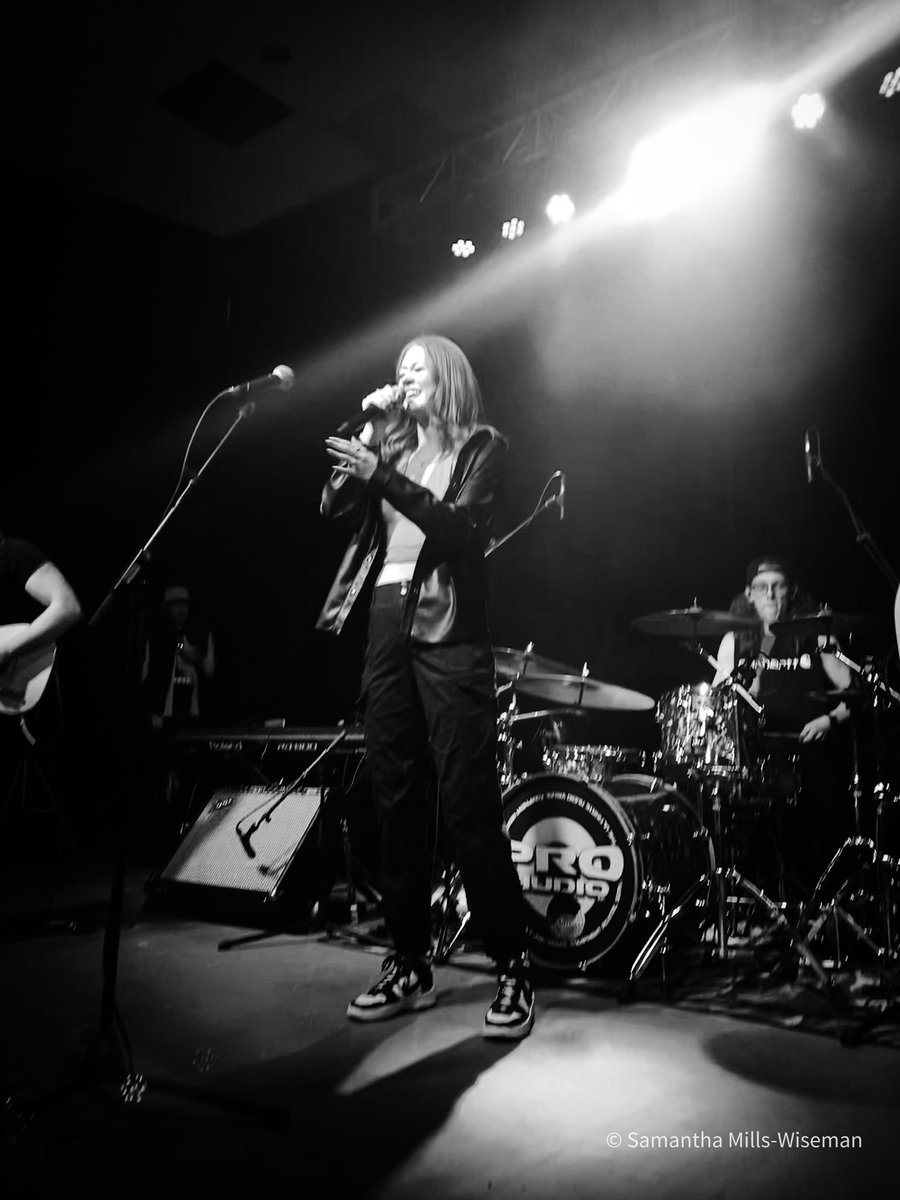 SMillsWiseman's tweet photo. The talented @RachelbCousins and band performing at @_MusicNL_’s Friday night showcase at The Palace in @CornerBrook! #MusicNLWeek @MusicWeek2022 @MusicNLWeek2022 #NLLiveEvents https://t.co/tM9v1ndGgh