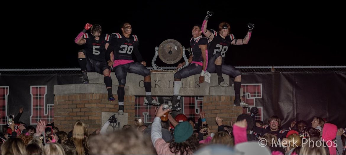 LukeBarkley's tweet photo. Thank you Oak Hills for giving me the best 4 years of football I could ask for I don’t regret a single thing and I’m happy I built a family from this game 28 out. @ohstrength @OakHillsFB https://t.co/WuvpmXKifz