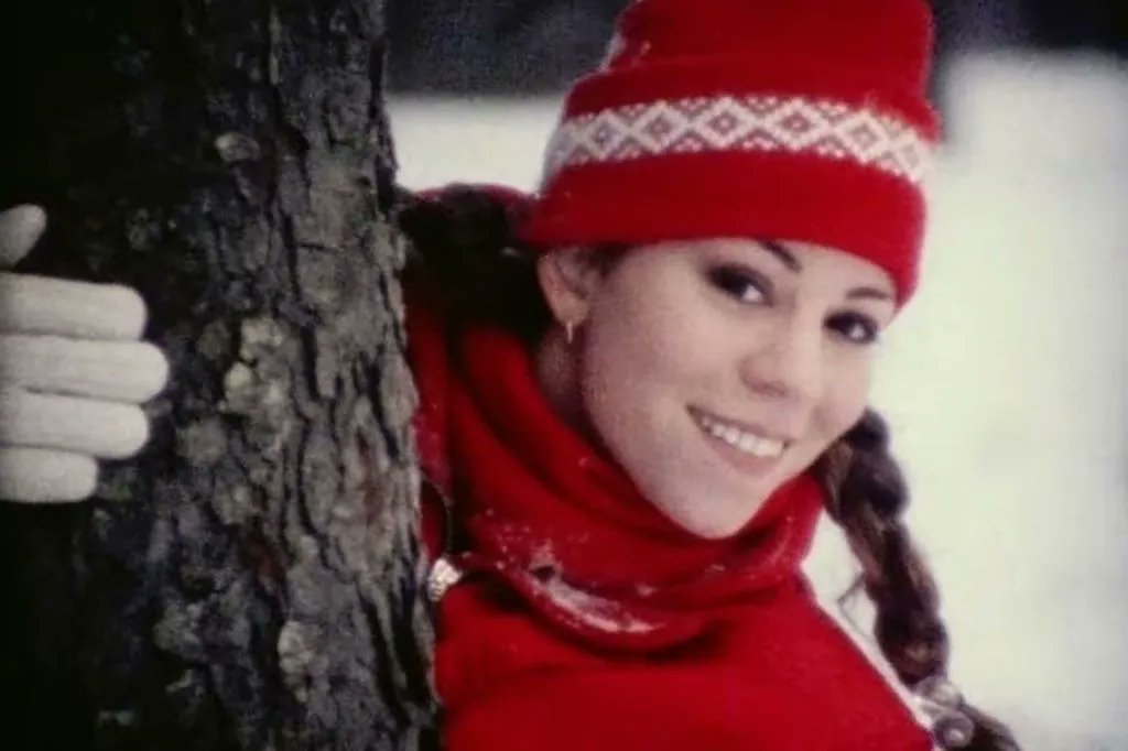 PopCrave's tweet photo. 28 years ago today, @MariahCarey released “All I Want For Christmas Is You.”

The classic song served as the lead single from ‘Merry Christmas’ &amp; was met with widespread critical acclaim. It has since gone on to top charts across the globe &amp; become a quintessential holiday tune. https://t.co/h5y8j8hqw1