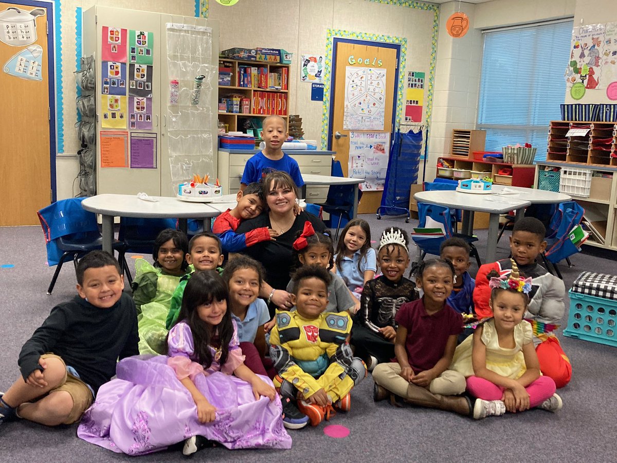 Another great Read Across Central in the books! Thanks to everyone who took time to read to our class today! ❤️💙📚<a href="/shaunna_buck/">Shaunna Buck</a>  <a href="/MarisolAnguita/">Marisol Anguita</a> <a href="/Lori4teachers/">Lori Cole Klimek</a> <a href="/upchurchreads/">Jennifer Upchurch</a>