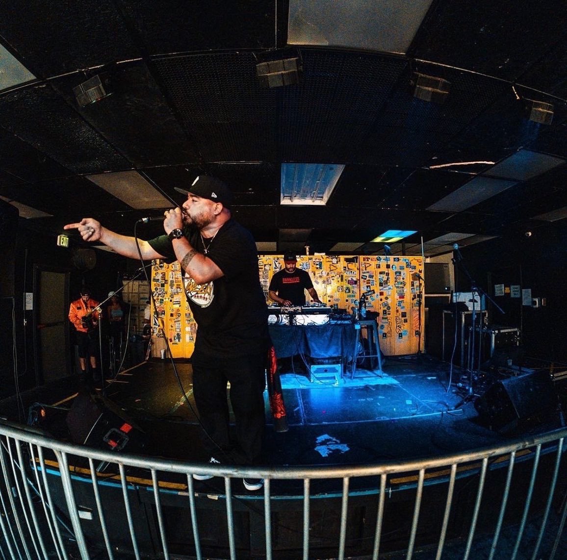 DJWho1's tweet photo. Great time rockin the stage w/ the homie🎙 @Kahlee310, @theVisionaries @gardenampoc #GalleriesFest. Stay tune for more.
📸 @RubixOne
#whosmusic #hiphop #sdhiphop https://t.co/9RTFM6BaMg