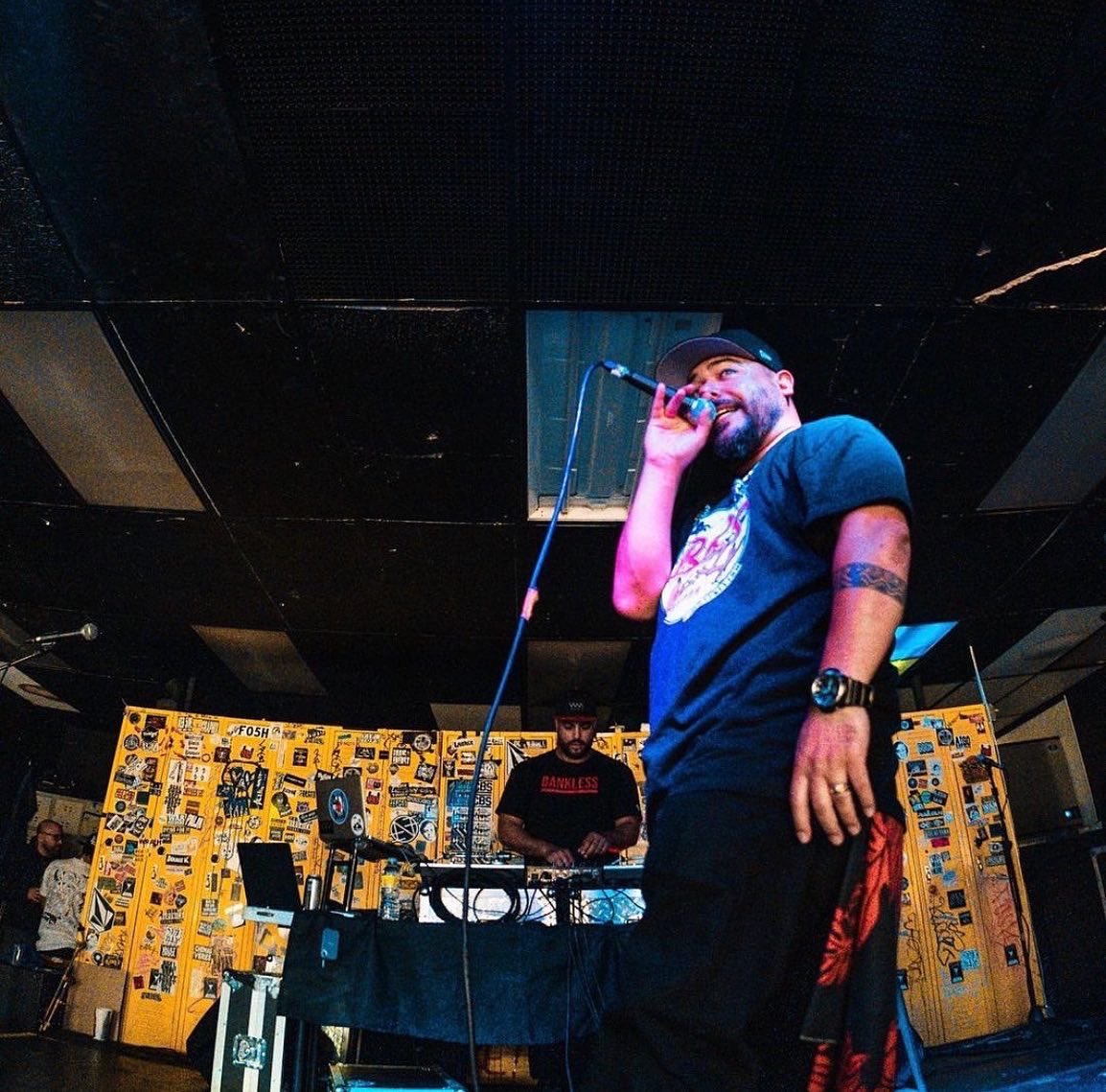DJWho1's tweet photo. Great time rockin the stage w/ the homie🎙 @Kahlee310, @theVisionaries @gardenampoc #GalleriesFest. Stay tune for more.
📸 @RubixOne
#whosmusic #hiphop #sdhiphop https://t.co/9RTFM6BaMg