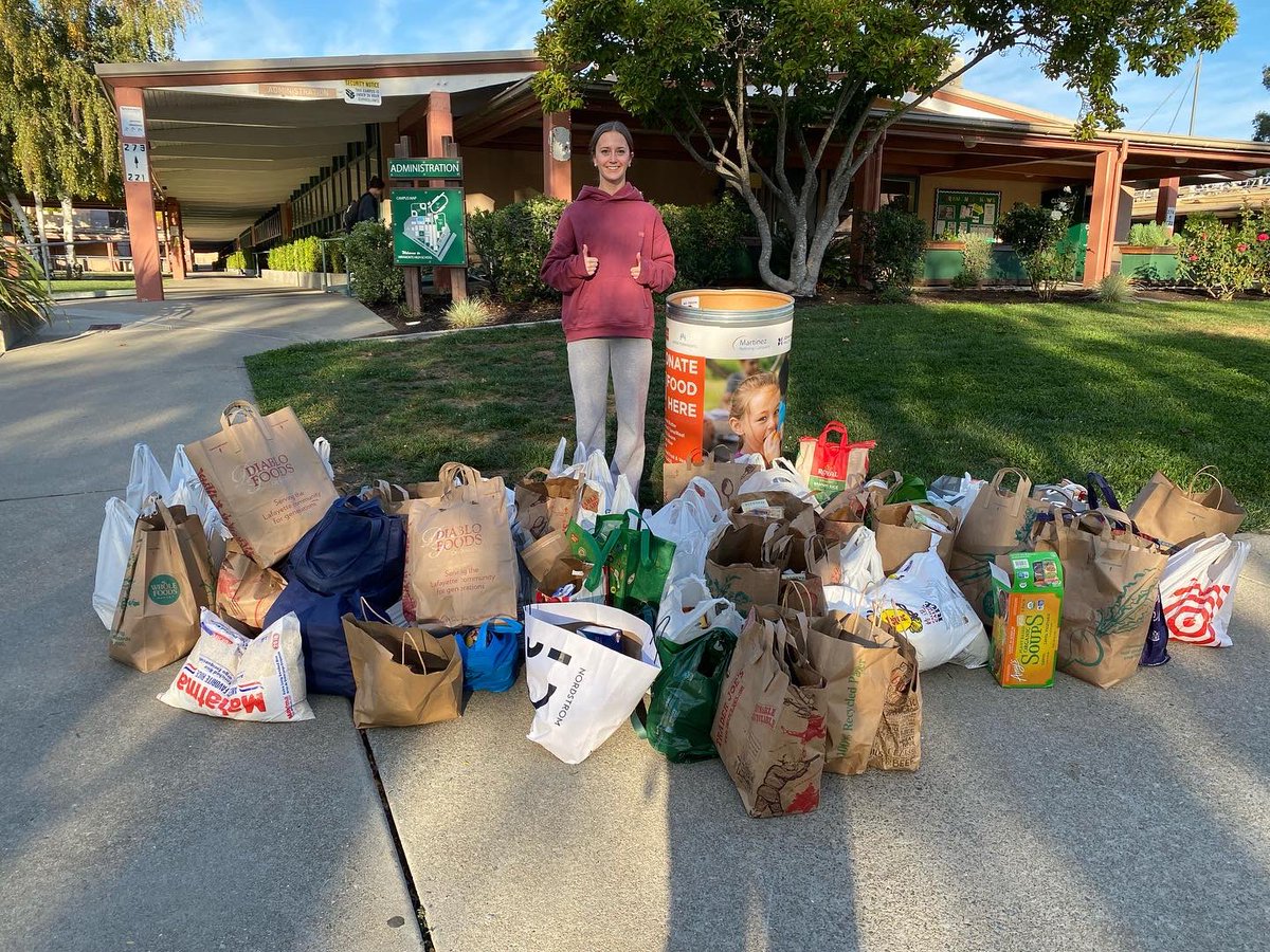 mhsjcl's tweet photo. A successful week for Miramonte Latin! Our food drive ended this friday, and Latin 3 period 5 were the winners with 303 points! On top of that, everyone who placed top 3 at Ludi in their respective events got ribbons! https://t.co/KILm3iSelj