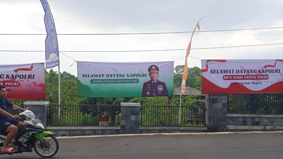 mericenah's tweet photo. persiapan kegiatan yg akan di hadiri kapolri RI #PolriBangkit
Kapolri Bersama Pemuda https://t.co/Ad1SUypn6J