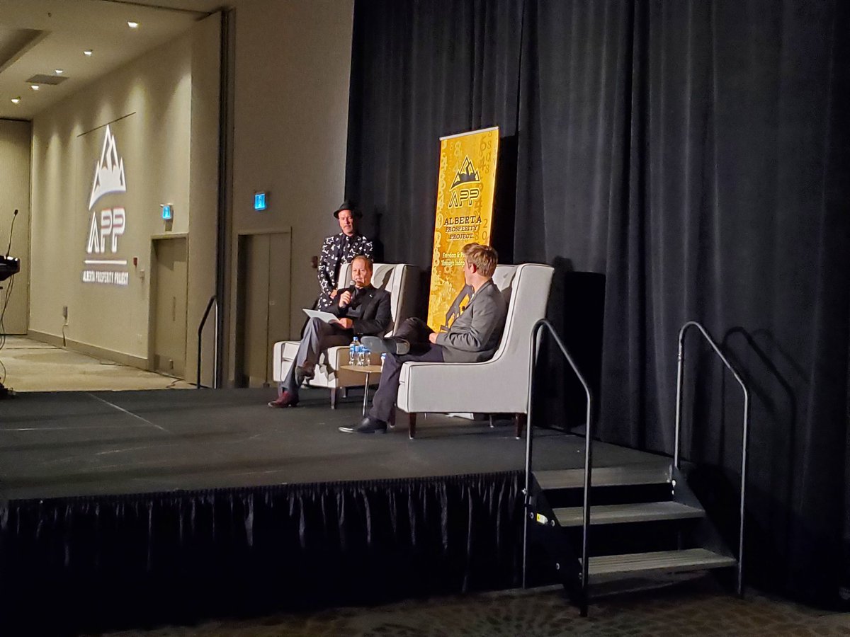 ABProsperityPrj's tweet image. Q&amp;amp;A time with @AlexEpstein and Dennis Modry. Alex has been asked what the heck is happening in American politics. You&apos;ve got to hear what he has to say! Video will be available on the APP website in the coming days. #oilgas #oilandgas #calgaryevent #yycevent #FossilFuels