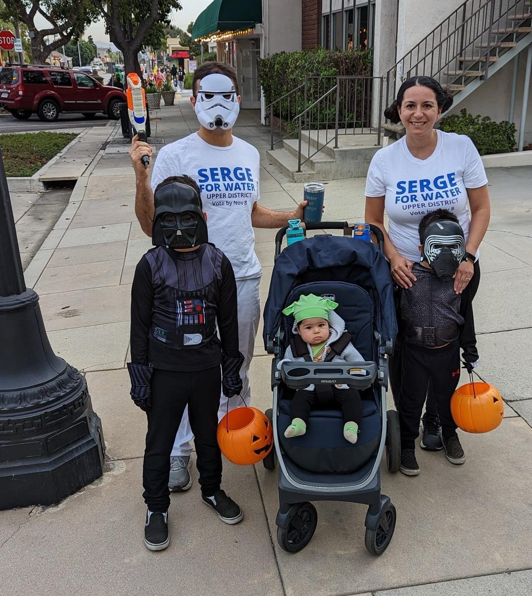 SergeforWater's tweet photo. The family dropped by Downtown Arcadia for a spooktacular trick or treat event with local businesses.  Thank you City of Arcadia!

#SergeForWater #UpperDistrict #Drought #Arcadia #Bradbury #ElMonte #Monrovia #TempleCity #Water #VoteforChange #Vote⁣ #GetOutTheVote https://t.co/eXJI5rrgcn