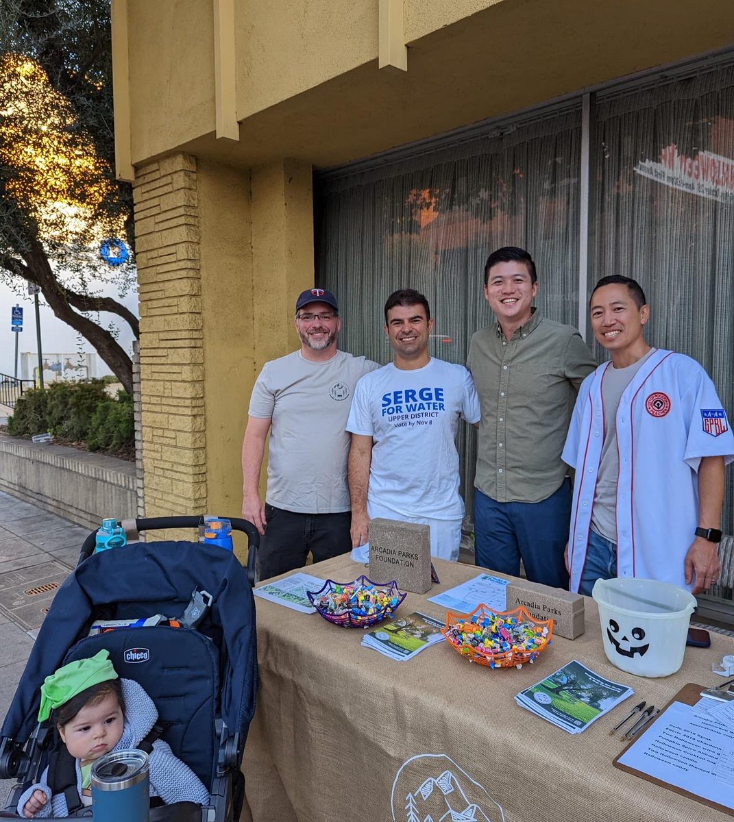 SergeforWater's tweet photo. The family dropped by Downtown Arcadia for a spooktacular trick or treat event with local businesses.  Thank you City of Arcadia!

#SergeForWater #UpperDistrict #Drought #Arcadia #Bradbury #ElMonte #Monrovia #TempleCity #Water #VoteforChange #Vote⁣ #GetOutTheVote https://t.co/eXJI5rrgcn