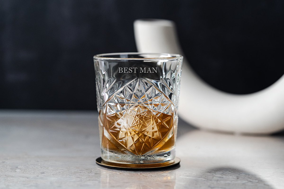Big love out to the Best Man. He’s always ready to share that delicious dram with 🥃.  Heck, why not give it to them in their very own crystal Whiskey Glass, they deserve the best after all! 
#personalisedglassware #bestmangift #weddinggift #groomsmangift #whiskeylover