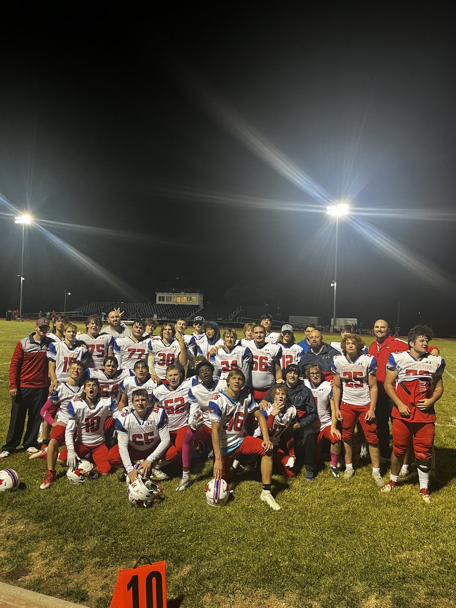 🚨 FINAL SCORE 🚨

@CHSmoFB 37
Buffalo 34

WE WILL SEE YOU NEXT WEEK AT OSAGE❗️❕❗️

#ClintonALLIN
#CardinalPride

🔵⚪️🔴🐦🏈