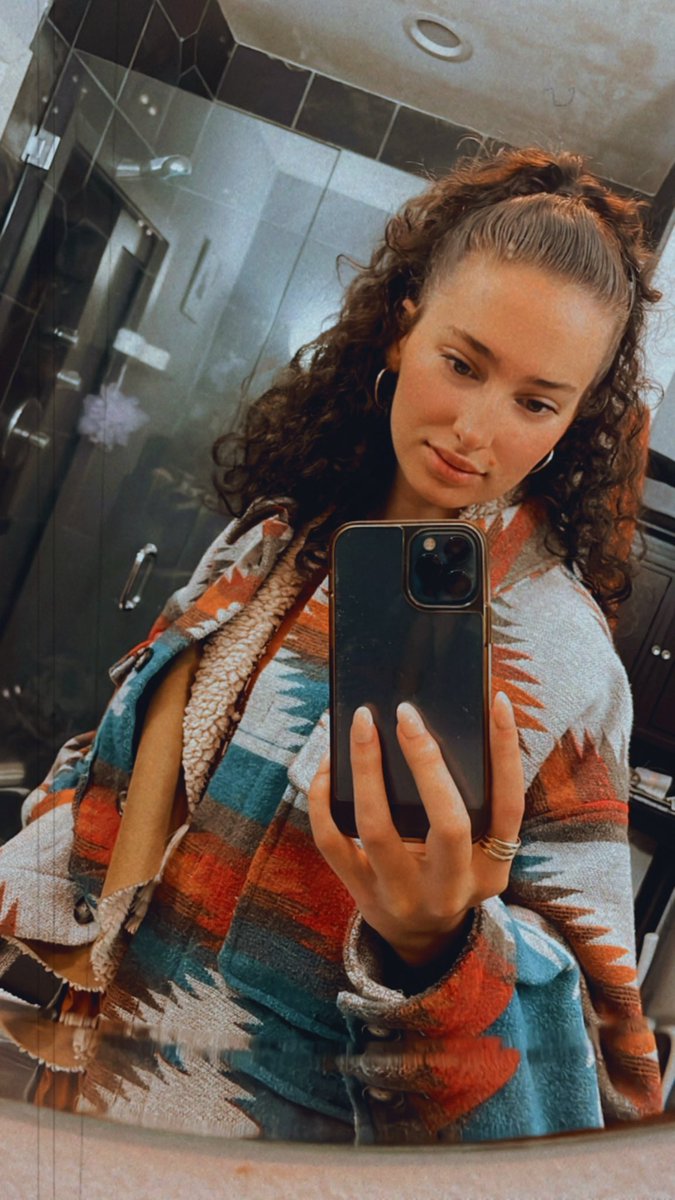 ✈️ AllyIllustrated tweet media