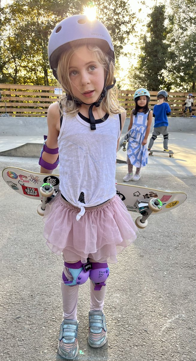 KimberlyRowan's tweet photo. Today was a ‘skateboard in a tutu’ kind of day. https://t.co/CxUrBUxSEF