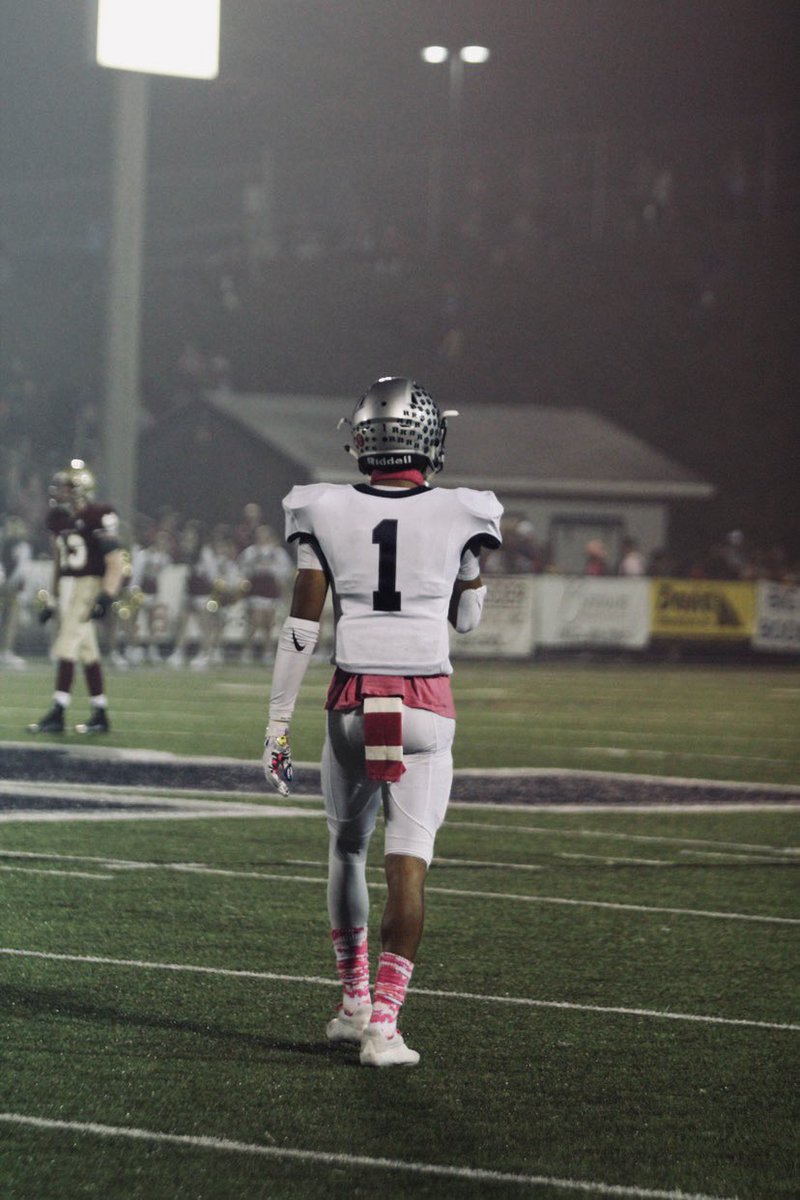 _turbooo1's tweet photo. YALL WANT TO SEE THIS …
AMAZING RIDE —— 
WE RUN the CITY / SIAC 🥷🏽 

Thank you @FJReitzFootball for giving me an opportunity for my last ride it was a great one !!! 11-1  

Turbo/ #1 out 🙏🏽🐾 https://t.co/CM4Jra48nW