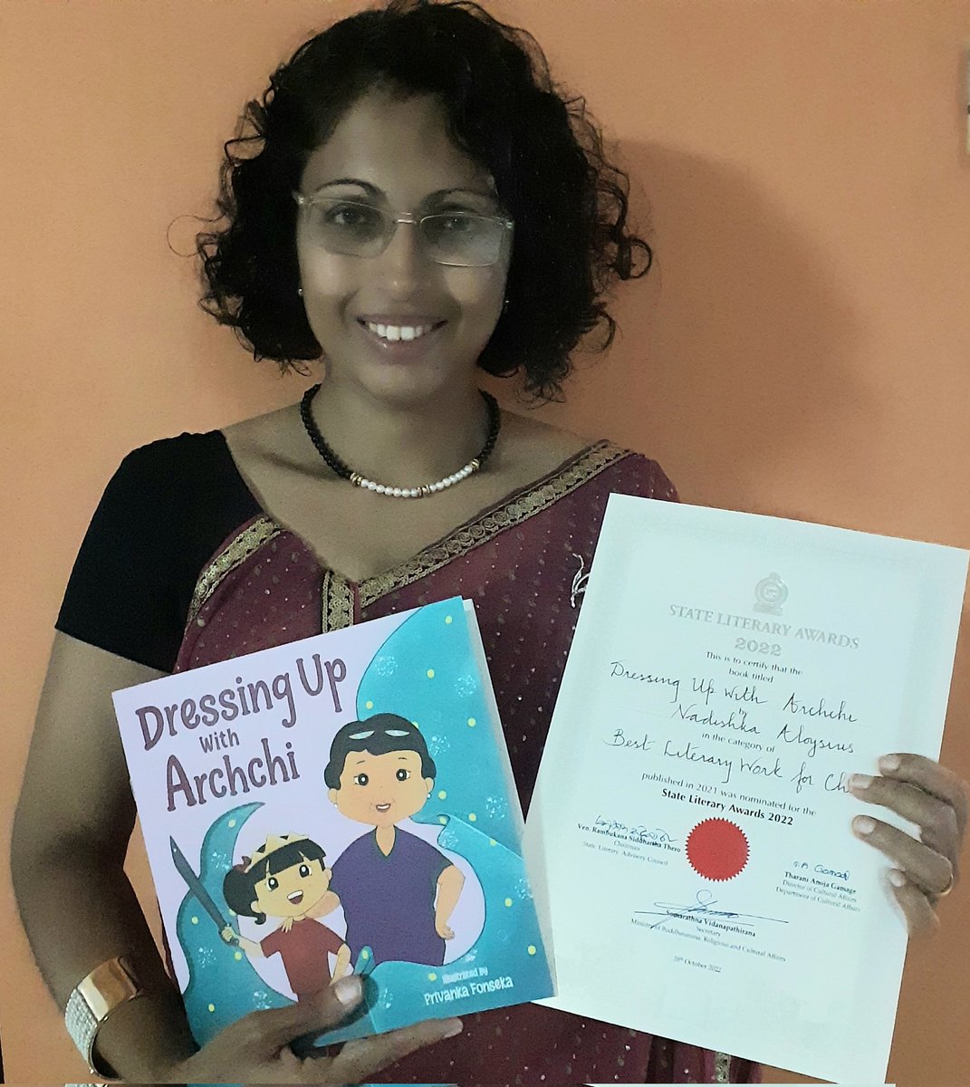 #stateliteraryawards #October #dressingup #picturebook 
Dressing up with Archchi 
#diversebooks