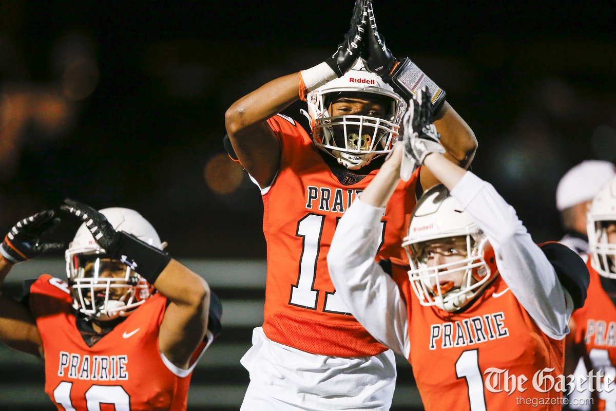 Prairie Hawks sink talons into Linn-Mar Lions 50-28. 
Photos: thegazette.com/photos/photos-…
#iahsfb <a href="/PrairieFootball/">Prairie Football</a> <a href="/TheLMFootball/">Linn-Mar Football</a> <a href="/CRGazetteSports/">The Gazette Sports</a>