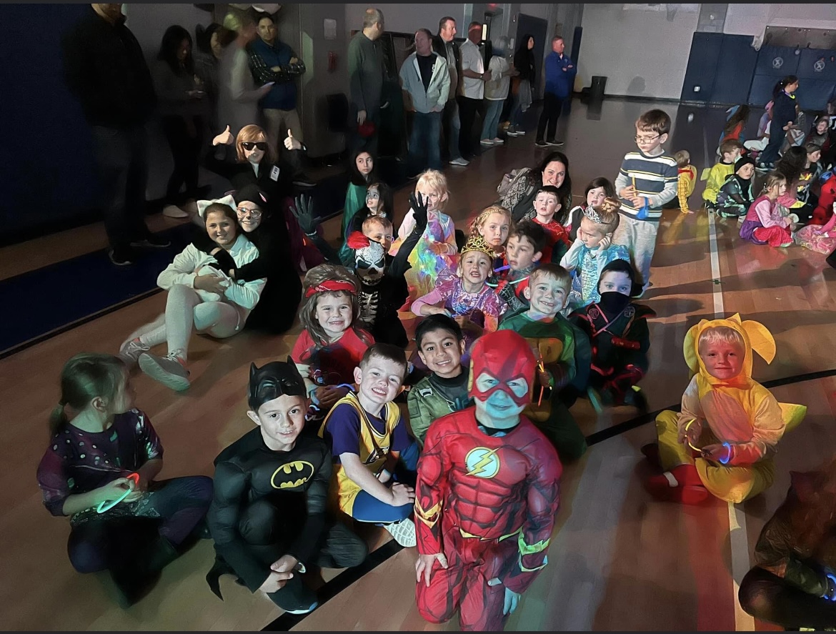 Smitty_Bulldogs's tweet photo. A Monster Mash and a ghoulish good time! Thank you, Bulldogs! #BRAVE #PAC #Volunteers #FoodPantry https://t.co/owFvRKgdiq