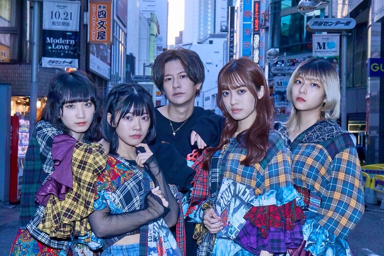 natalie_mu's tweet photo. 【特集】カイジューバイミー
メンバー4人＆プロデューサー・メルクマール祐 インタビュー

血判状に込めた不退転の覚悟
すべてを懸けて再び渋谷クアトロへ
https://t.co/CxpccPYSAg

#カイジューバイミー https://t.co/jJx2MHHwj4